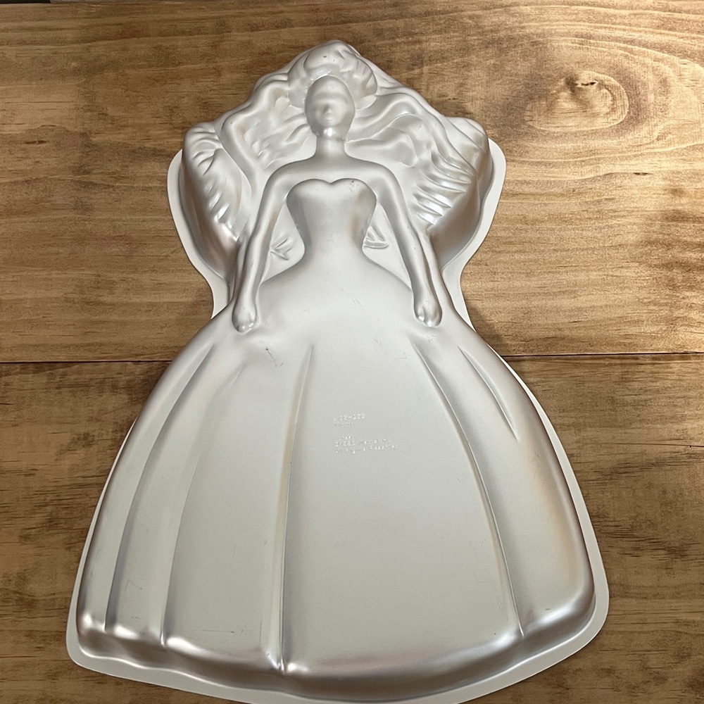 Mattel by Wilton Barbie cake pan